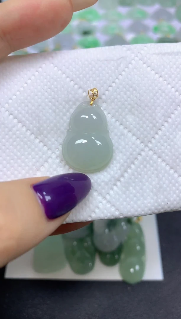 颈饰18K金镶嵌翡翠