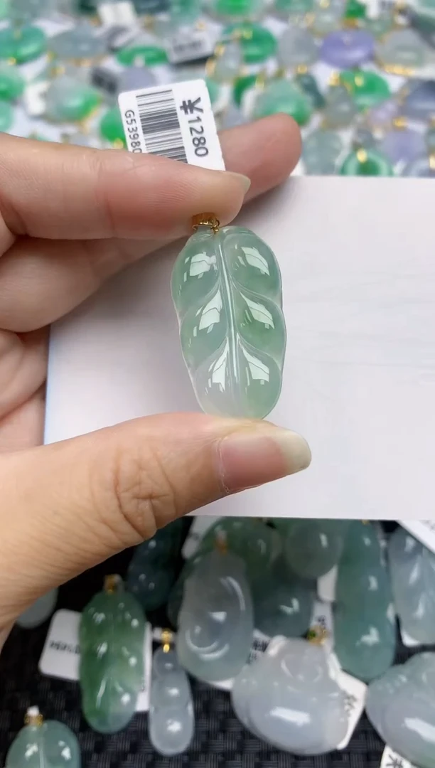 翡翠18K金镶嵌颈饰天然翡翠A货
