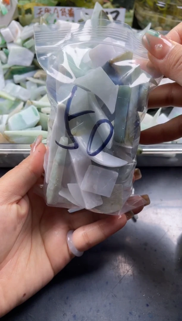 配石翡翠天然翡翠中号500克50