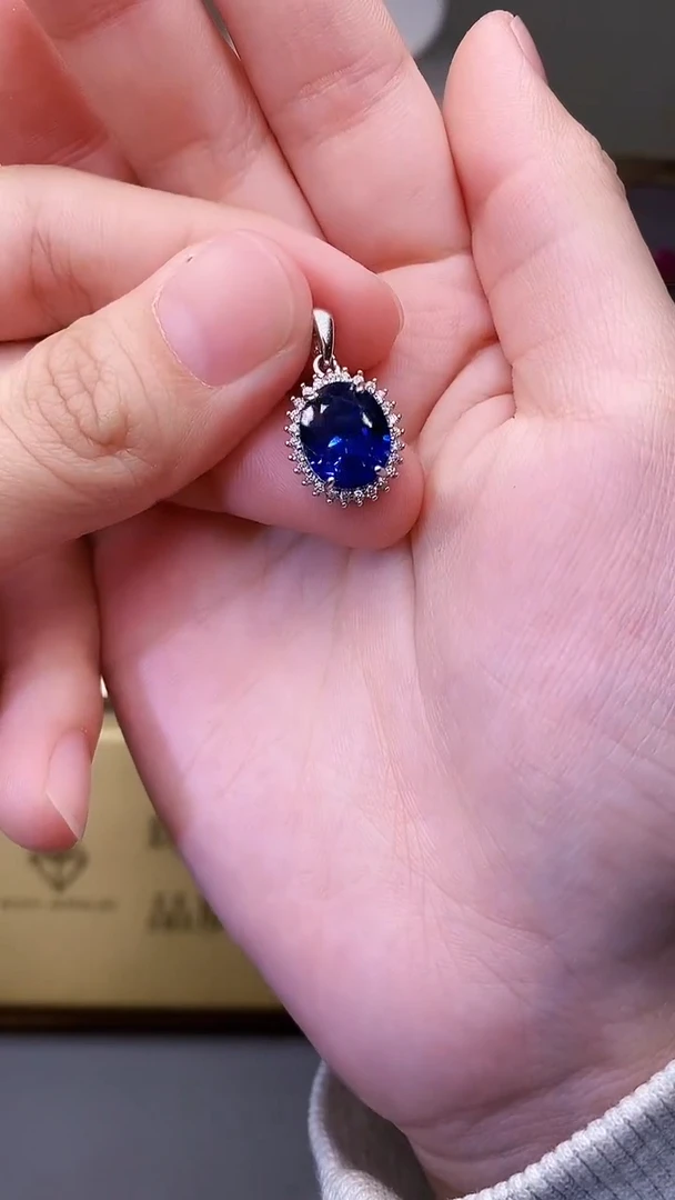 吊坠(赠链)蓝宝石银S925镶嵌44444