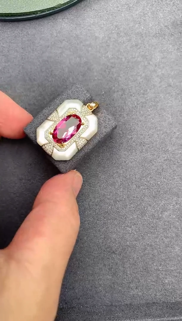 【闪购商品】碧玺颈饰18K金镶嵌2.6ct卢比莱吊坠