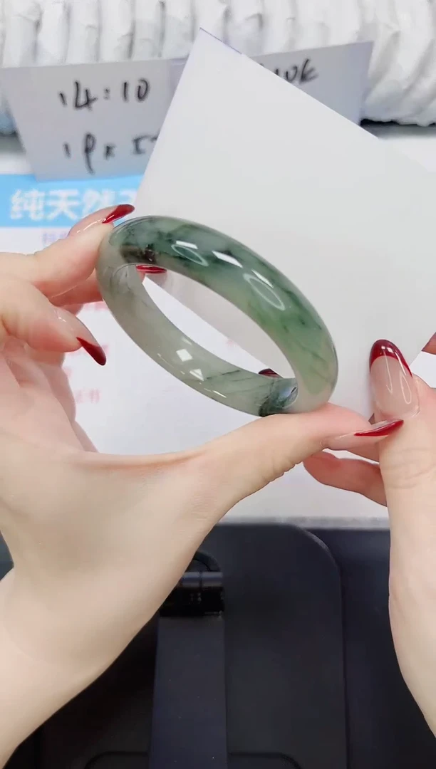【闪购商品】石英质玉手镯未镶嵌35