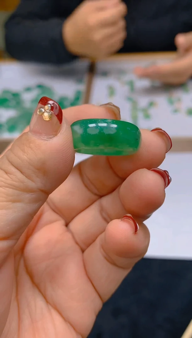【闪购商品】石英质玉戒指未镶嵌冰美人A货非洲翠