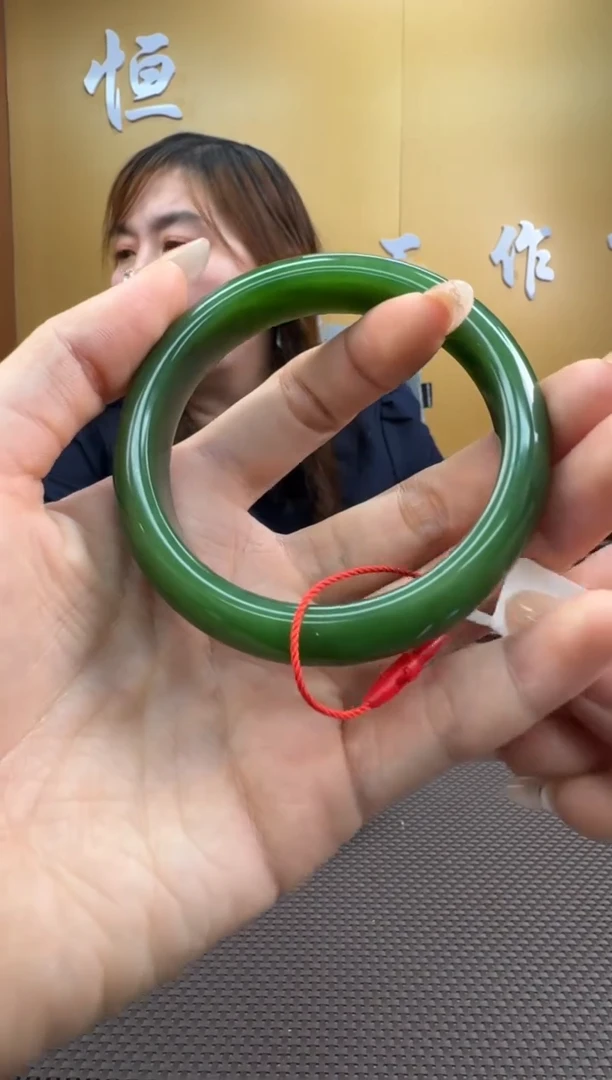 【闪购商品】和田玉手镯未镶嵌58