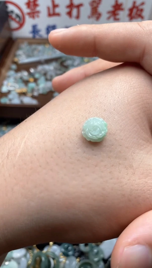 【闪购商品】翡翠颈饰未镶嵌哥哥