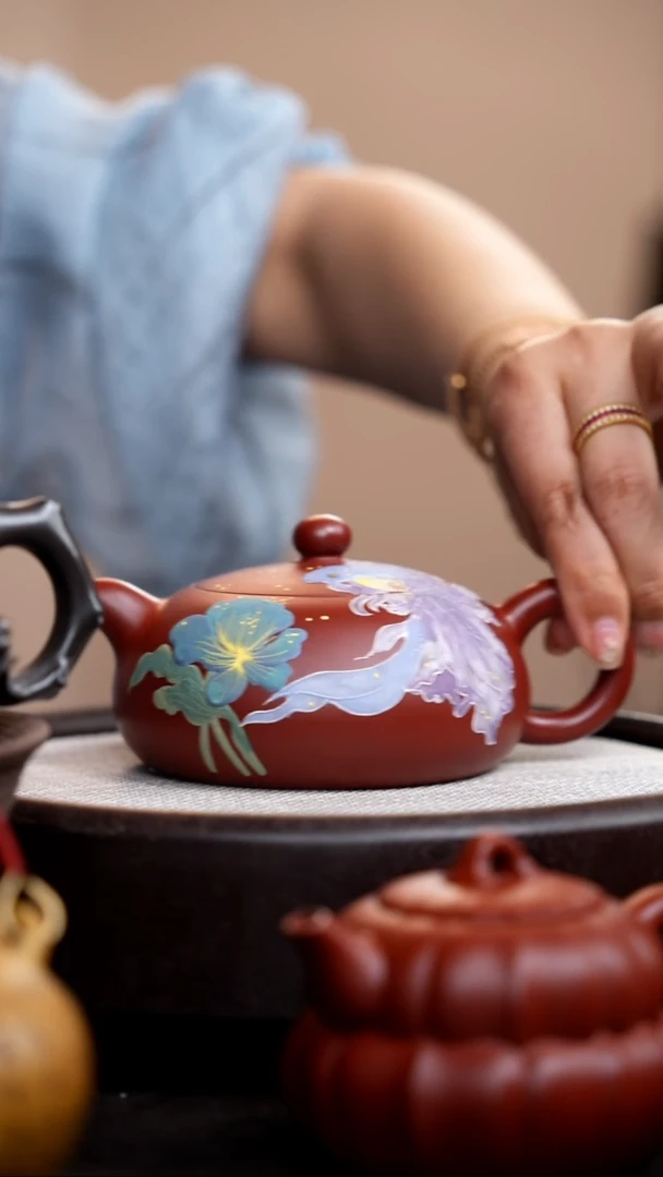 朱泥半月泥绘金鱼紫