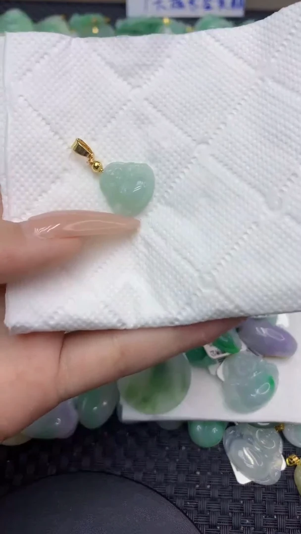 翡翠未镶嵌颈饰天然缅甸A货翡翠