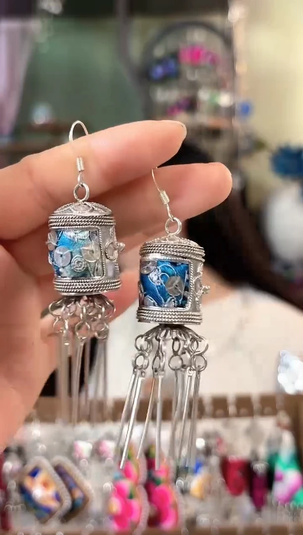 彩云南阁非遗老绣饰品345