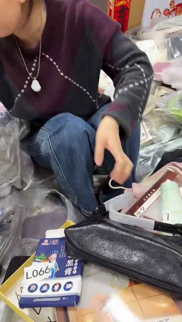 PU上车啦 宝宝们抓紧时间去下方链接拍吧发四盒老黑膏