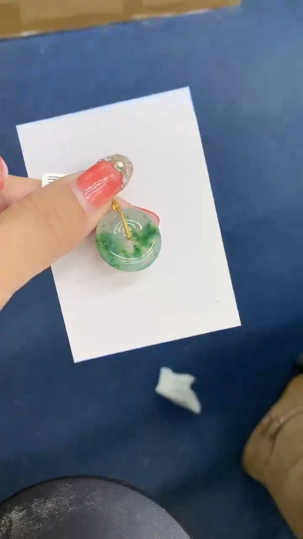 颈饰18K金镶嵌翡翠1