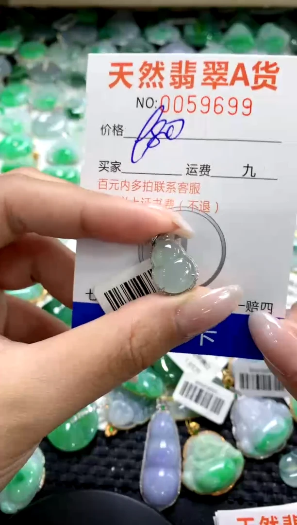 翡翠18K金镶嵌颈饰1111111111111111