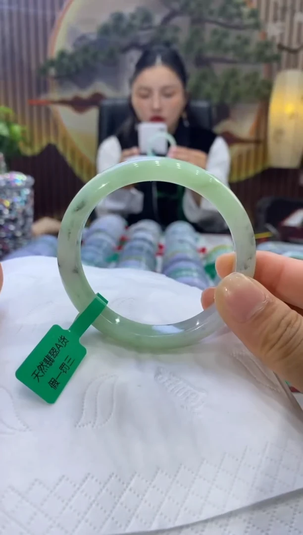 【闪购商品】翡翠手镯未镶嵌多人08642