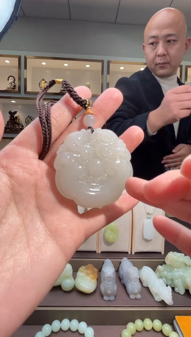 颈饰未镶嵌和田玉苏