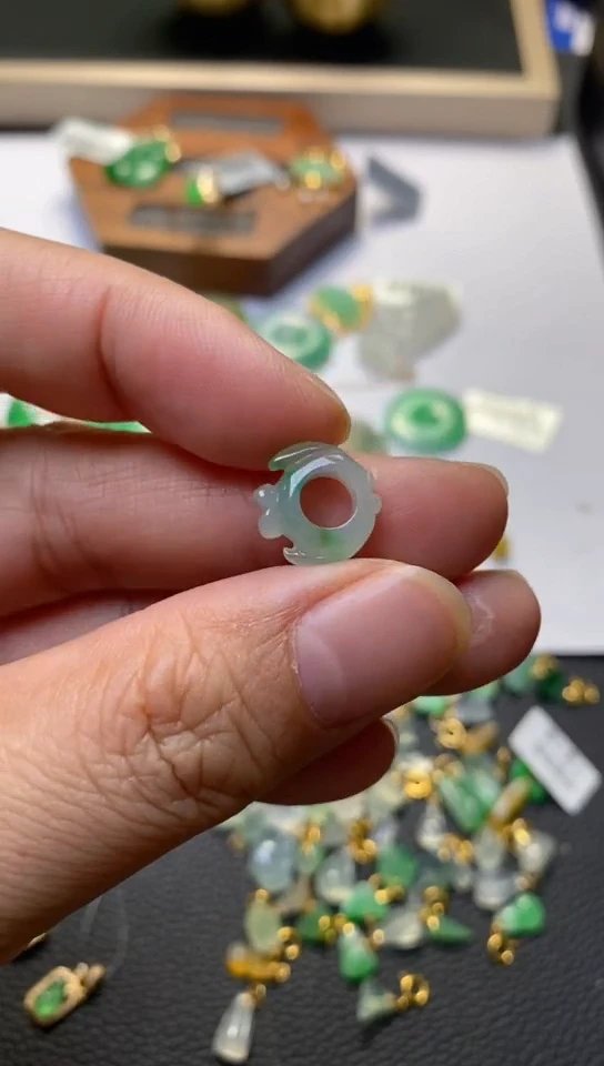 翡翠未镶嵌吊坠(不含链)翡翠净货32643