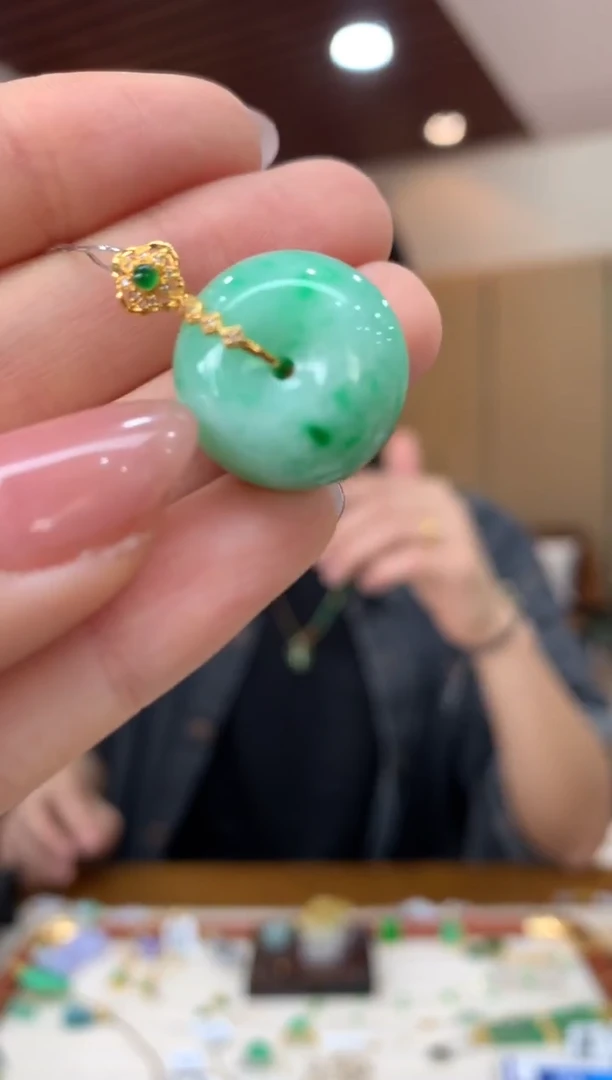 吊坠(不含链)18K金镶嵌翡翠平安扣