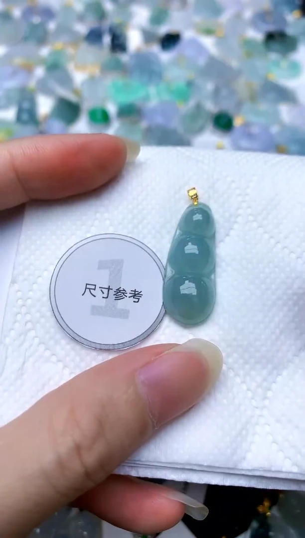 颈饰18K金镶嵌翡翠天然A货翡翠