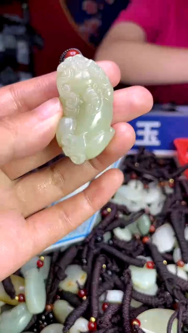 未镶嵌和田玉挂件1