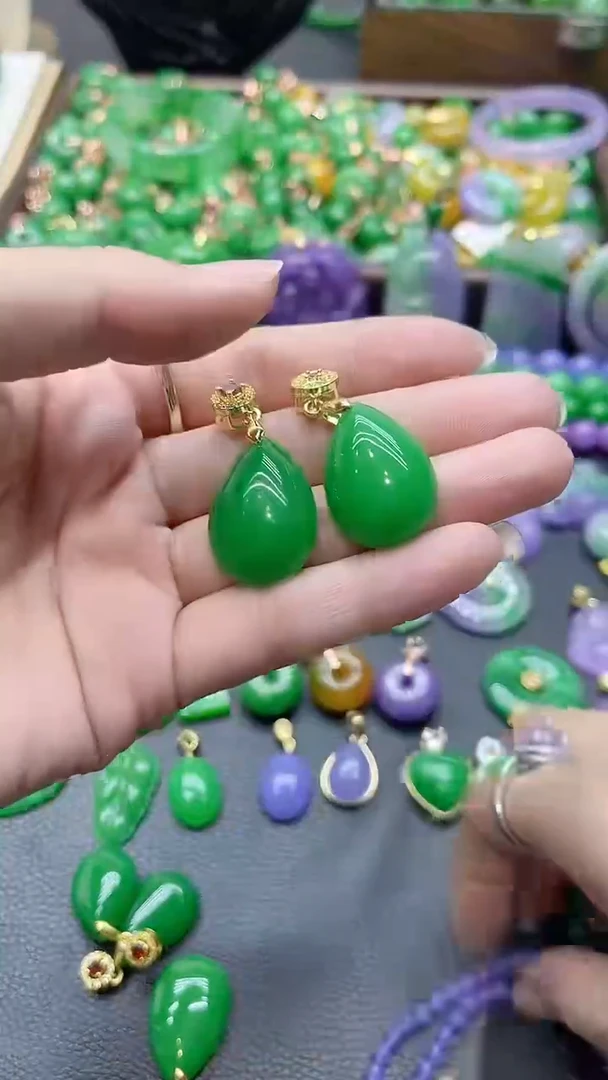 颈饰未镶嵌翡翠满绿水滴裸