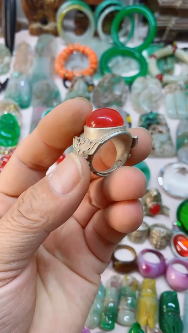 1直播间的实时画面