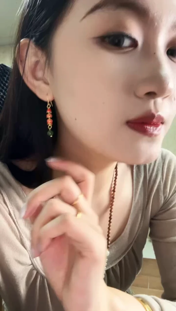 和田玉未镶嵌耳饰大鱼海棠耳钉