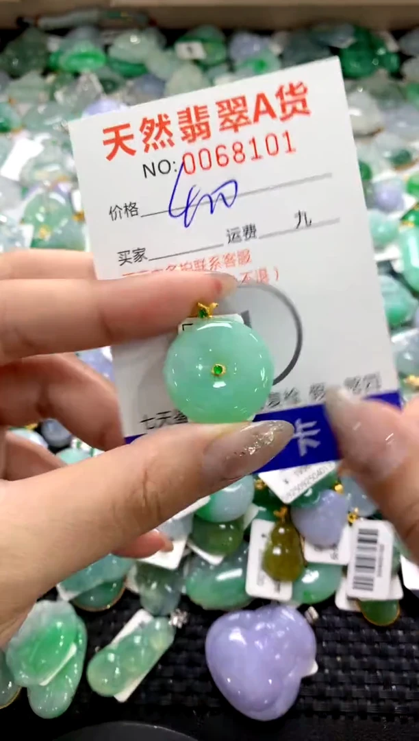 颈饰18K金镶嵌翡翠1111111111111111