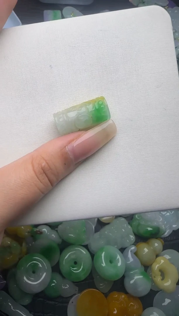 翡翠未镶嵌颈饰天然缅甸翡翠吊坠