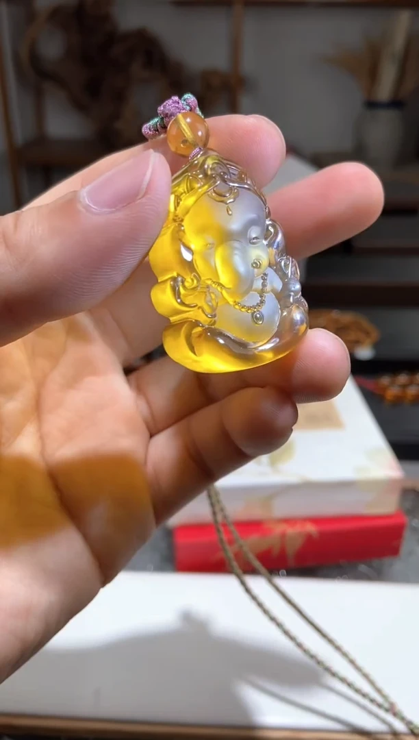 琥珀颈饰未镶嵌象头神