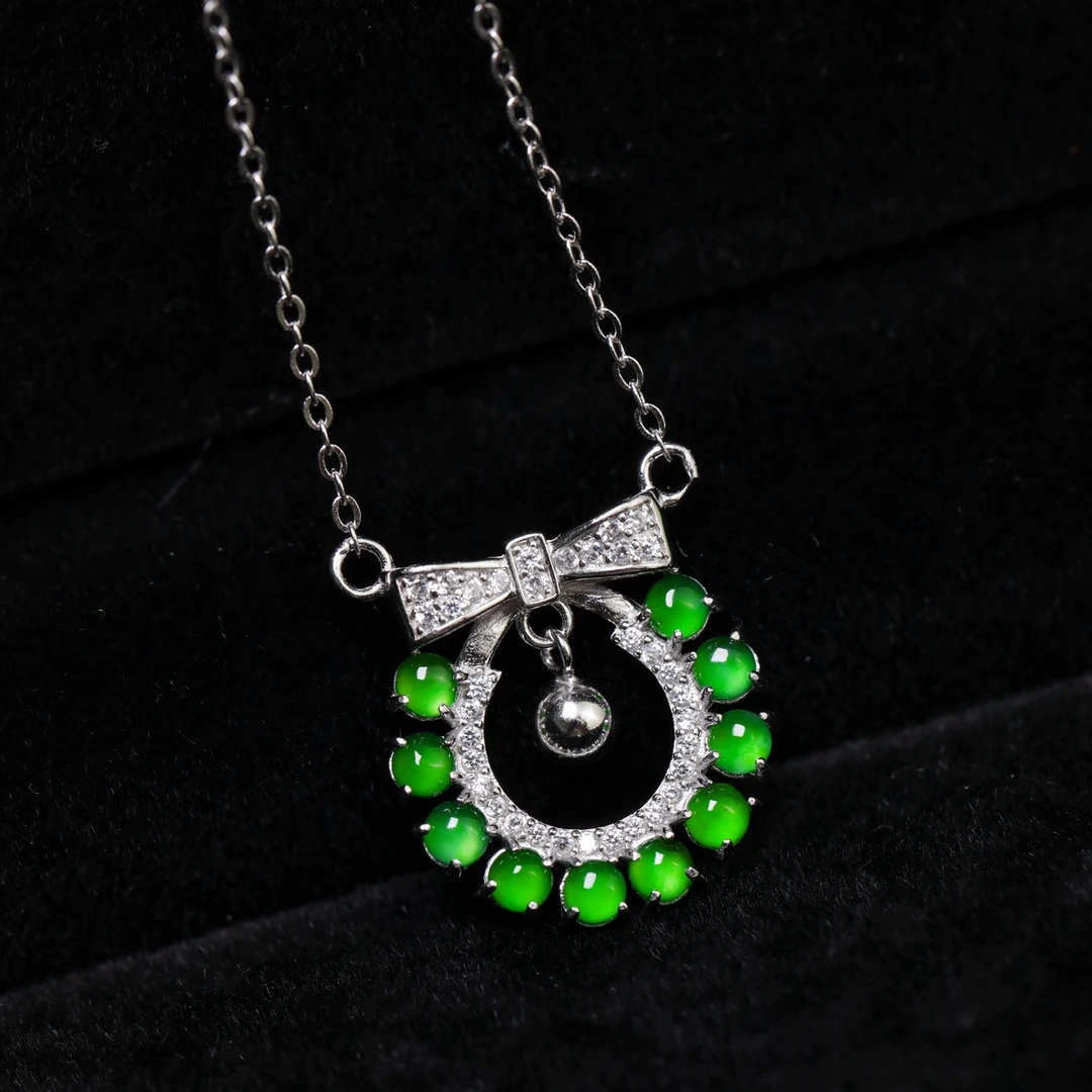 天然A货翡翠颈饰高冰阳绿色多蛋面S925银镶蝴蝶结吊坠