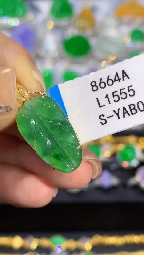 吊坠(不含链)18K金镶嵌翡翠L1555多样性发其一