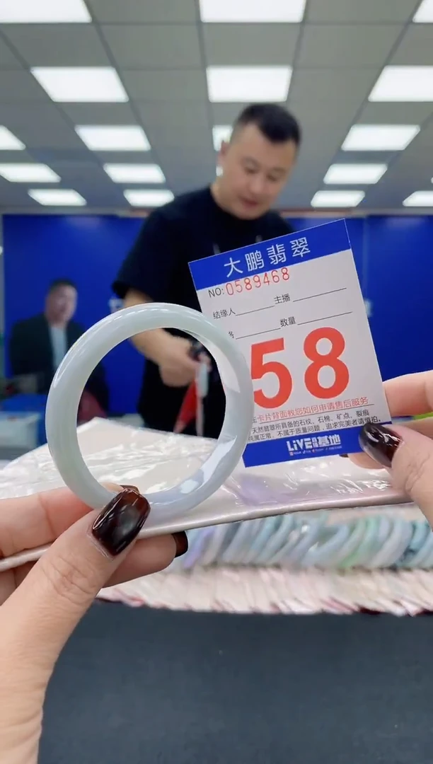 未镶嵌手镯翡翠多样性发其一