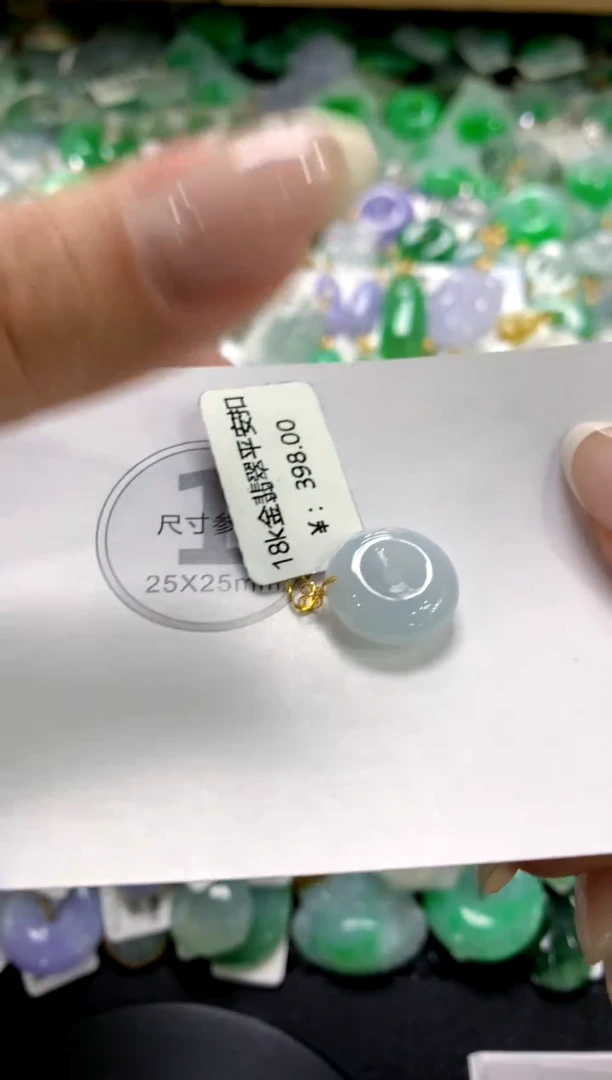 翡翠18K金镶嵌颈饰1111111111111111