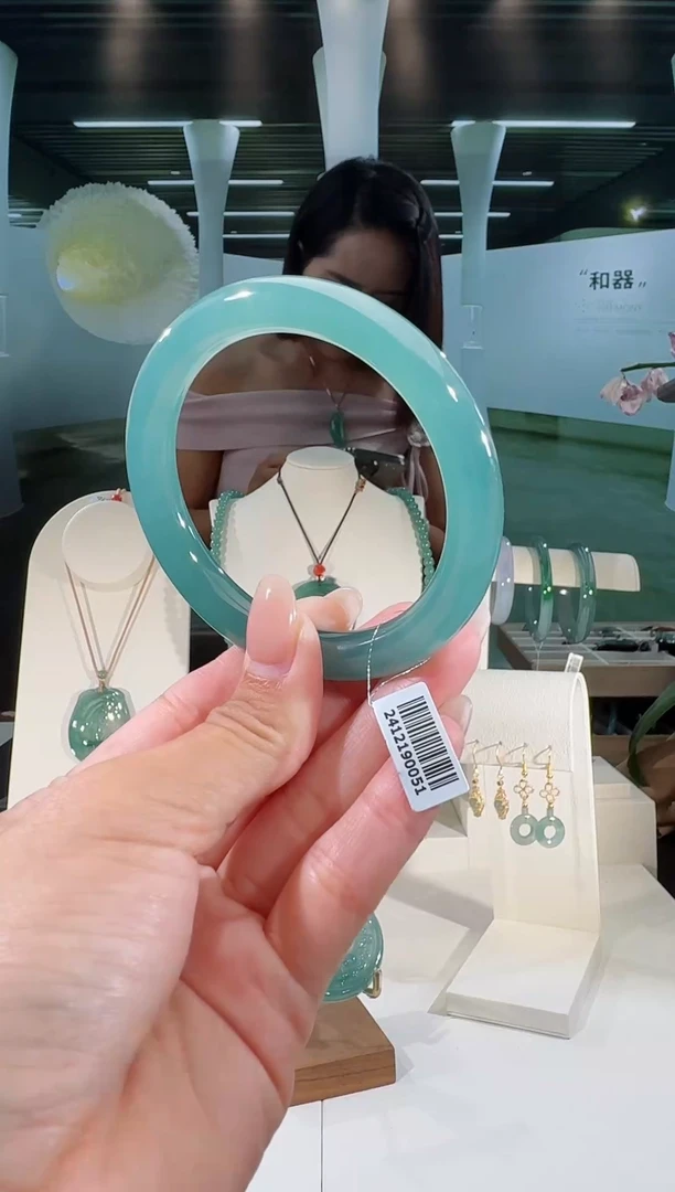 翡翠手镯未镶嵌56.5圈