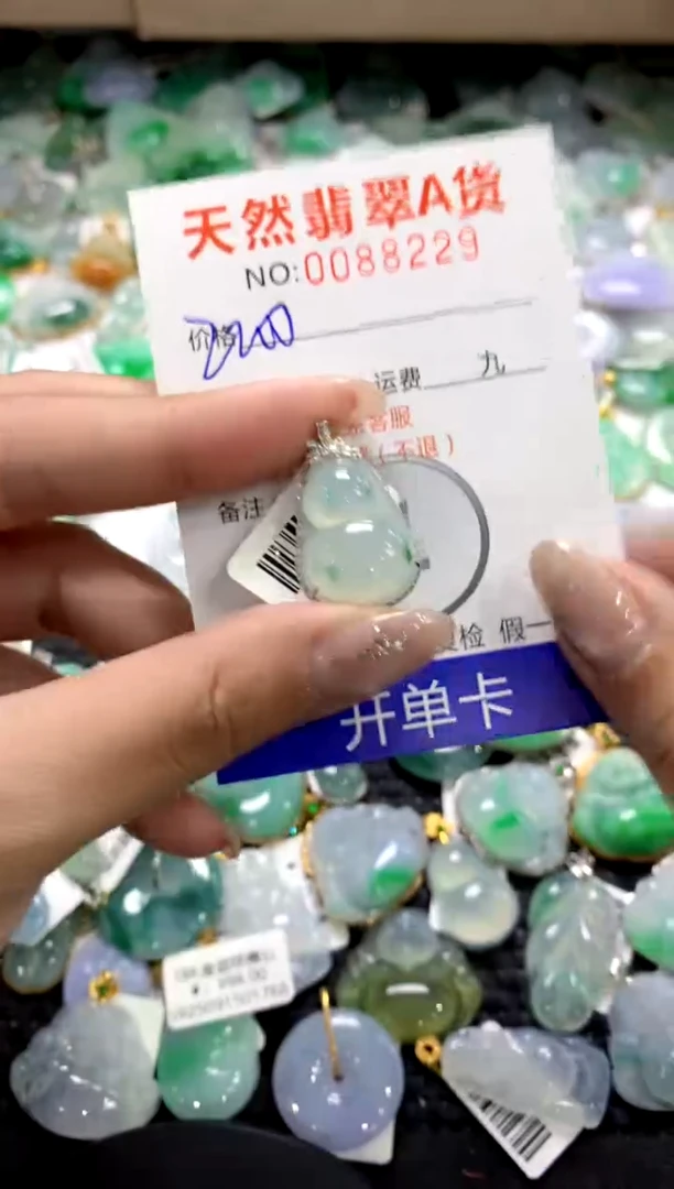 颈饰18K金镶嵌翡翠1111111111111111