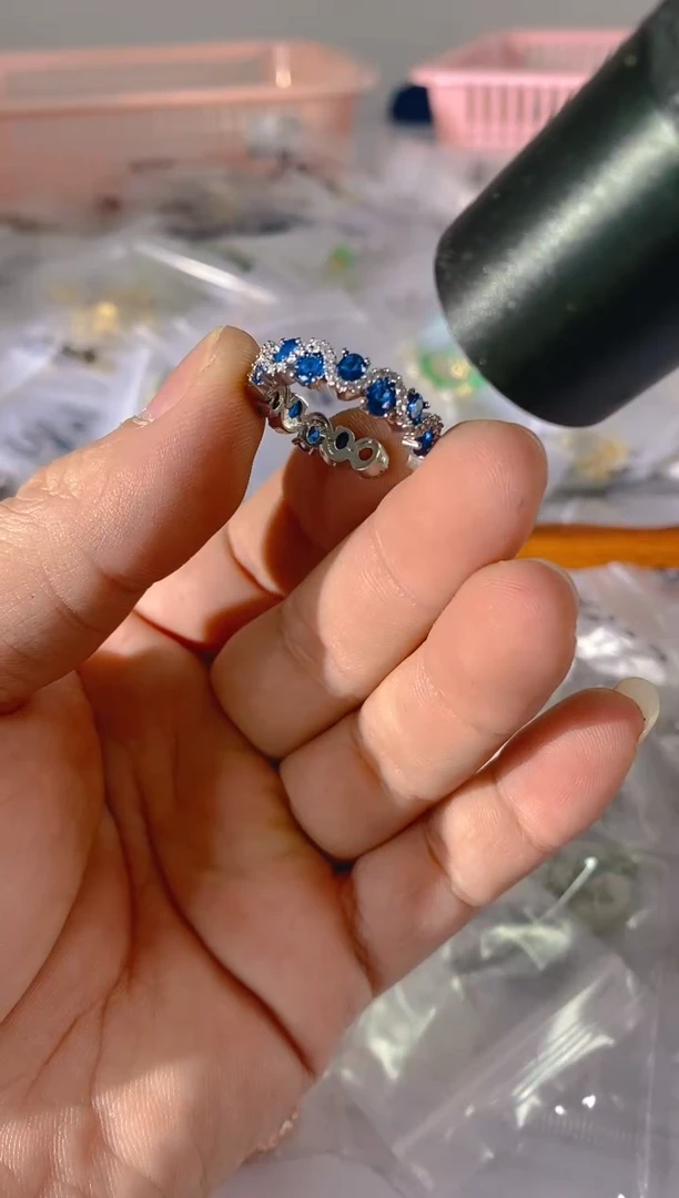 【闪购商品】水晶颈饰银S925镶嵌402红宝，蓝宝，多样性发一件赠链