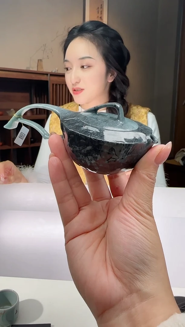 未镶嵌摆件翡翠张长华老师归心似燕茶壶