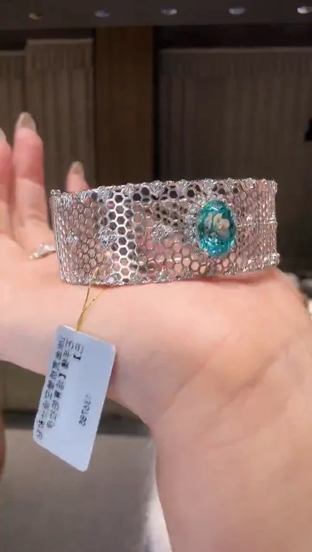 18K金镶嵌手镯钻石宽版布布