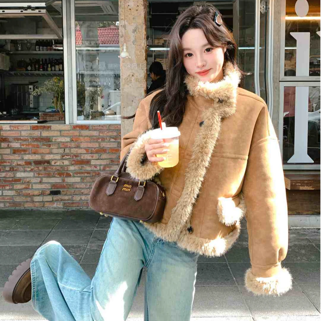 短款皮毛一体羊羔毛外套女款爆款2025新款小个子显瘦加厚棉服冬季