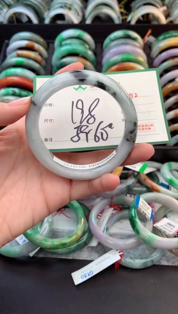 未镶嵌定制翡翠L****_毛货需精细抛光+多人