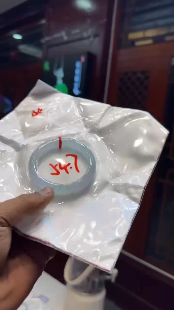 未镶嵌手镯翡翠手镯