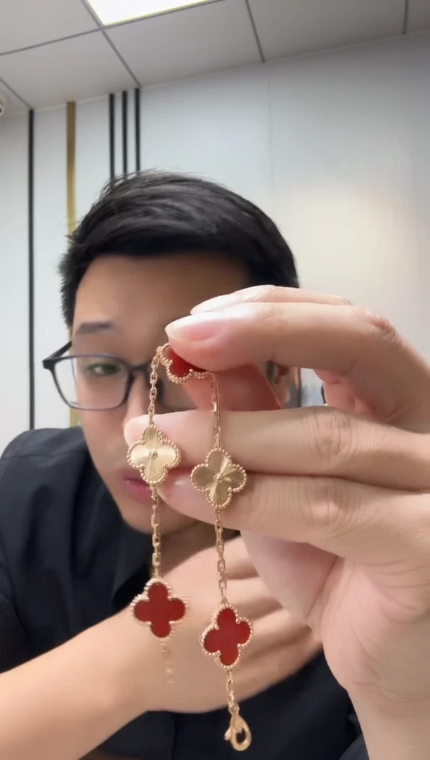 18K金镶嵌手链玛瑙/玉髓红花镭射手链