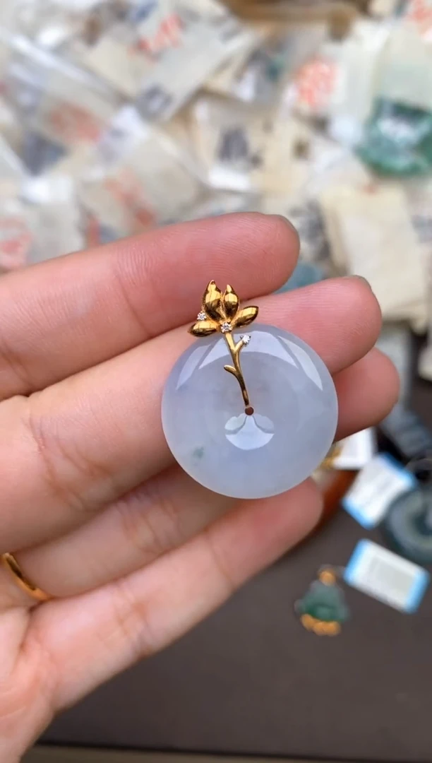 18K金镶嵌挂件翡翠一