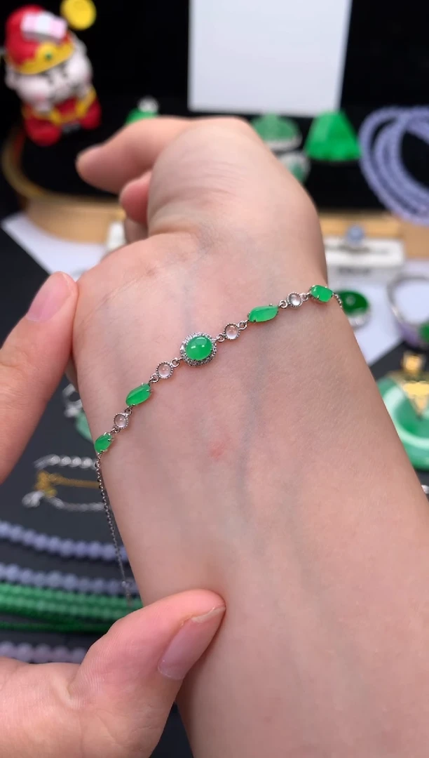 18K金镶嵌挂件翡翠怒*48小时鉴赏期 退货不扣服务费