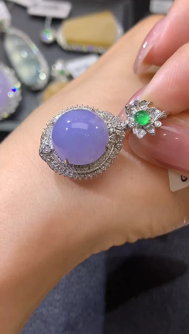 翡翠18K金镶嵌吊坠(不含链)D126紫色有一定色差