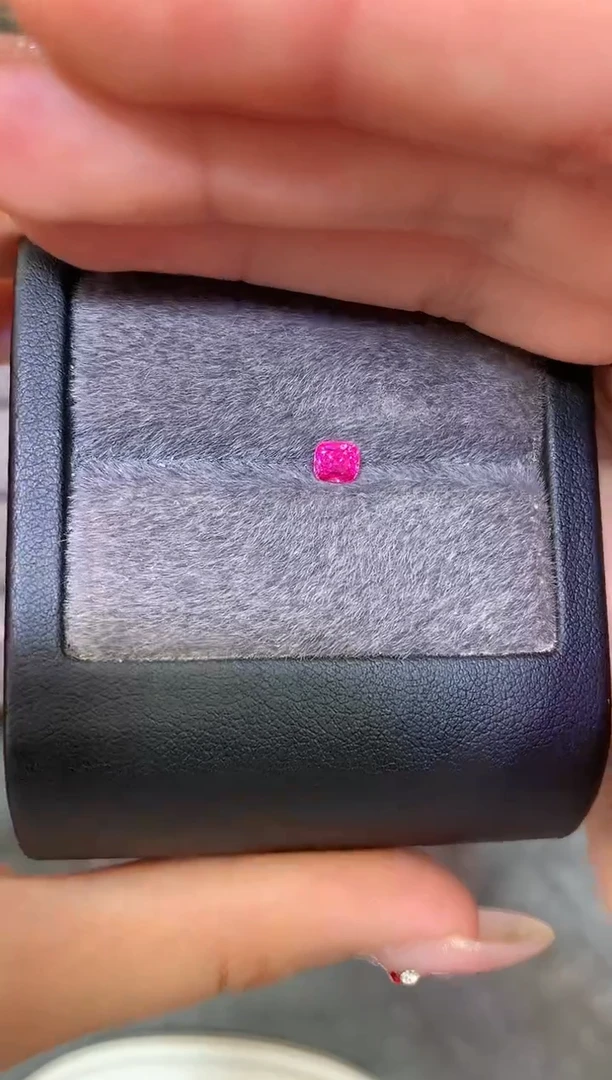 未镶嵌裸石定制尖晶石枕型 超强绝地武士 0.55ct