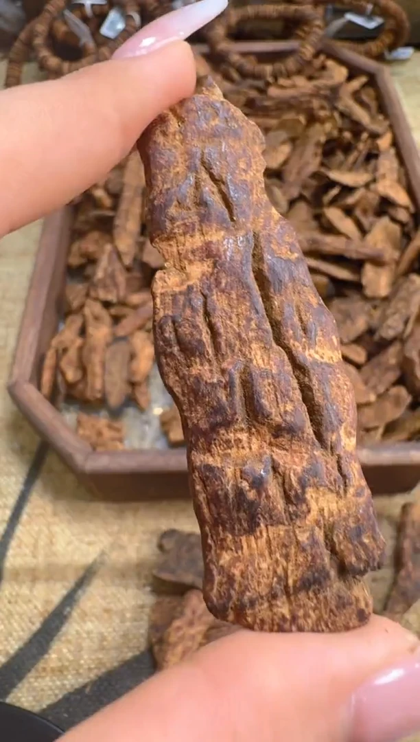 沉香碎屑沉香越南惠安红土1.96g