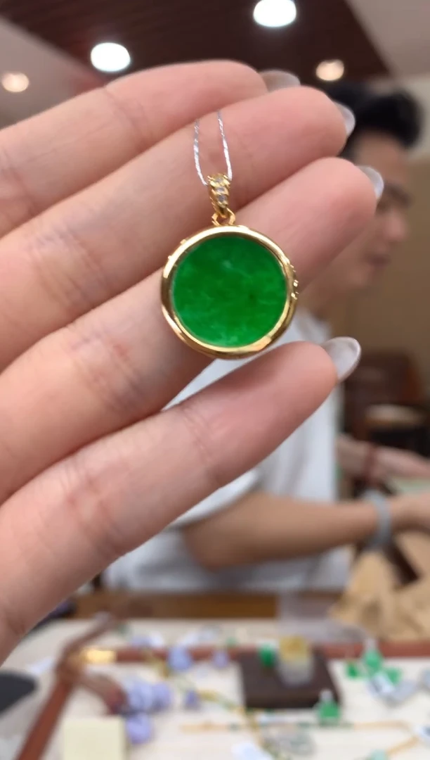 吊坠(不含链)未镶嵌翡翠圆牌