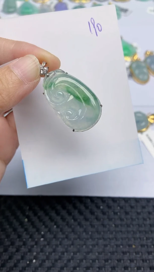 翡翠18K金镶嵌颈饰天然A货翡翠