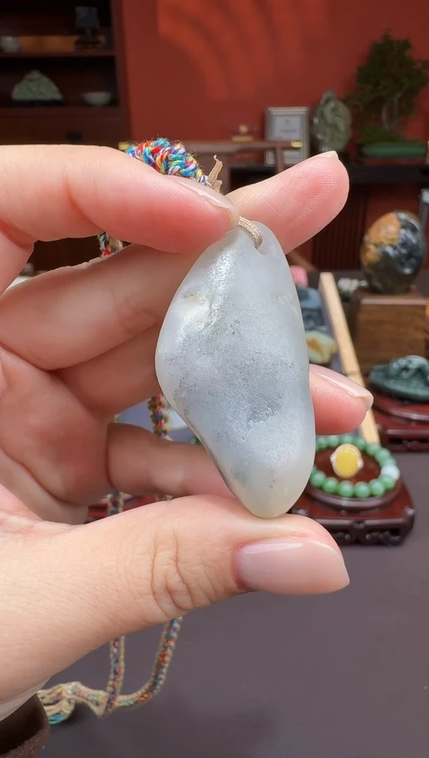 颈饰未镶嵌和田玉随型吊坠