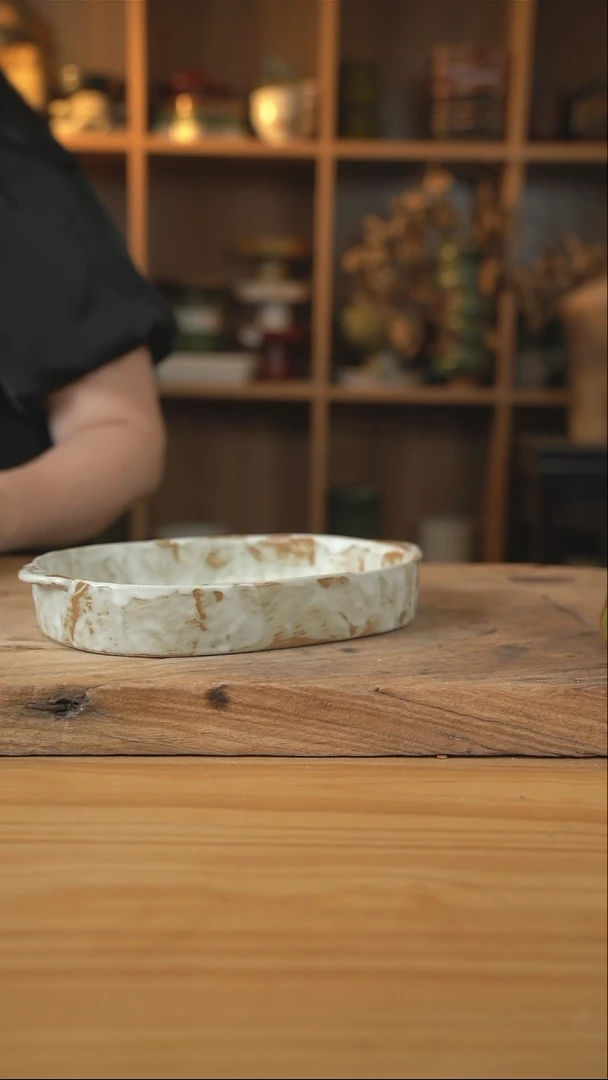 粉影系列的9英寸双耳椭圆鱼盘