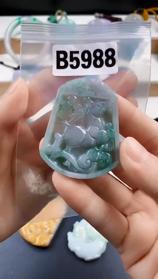 颈饰未镶嵌翡翠天然翡翠吊坠挂件